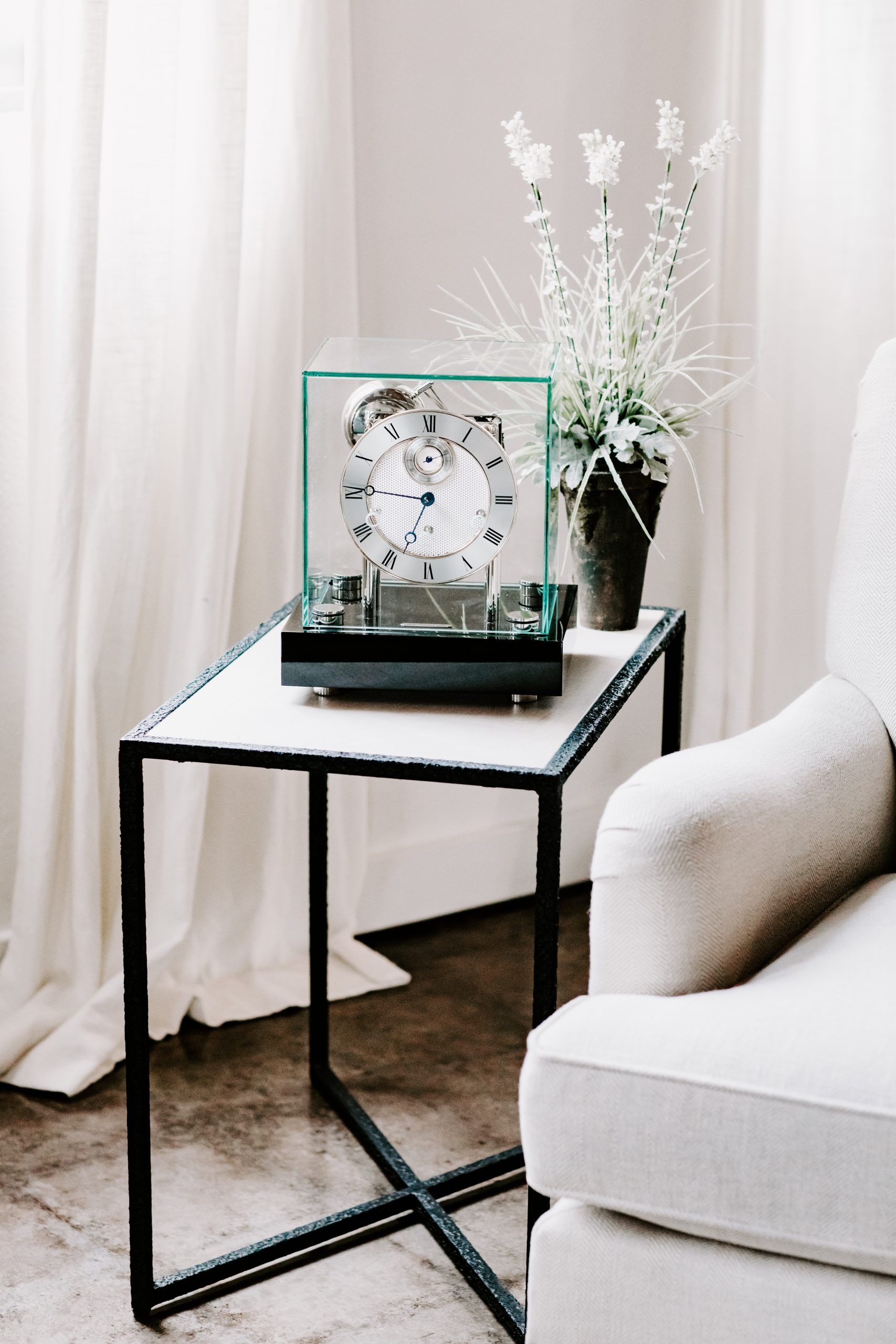 Hermle  22801-740352 | Đồng Hồ Để Bàn Chigwell - Black 