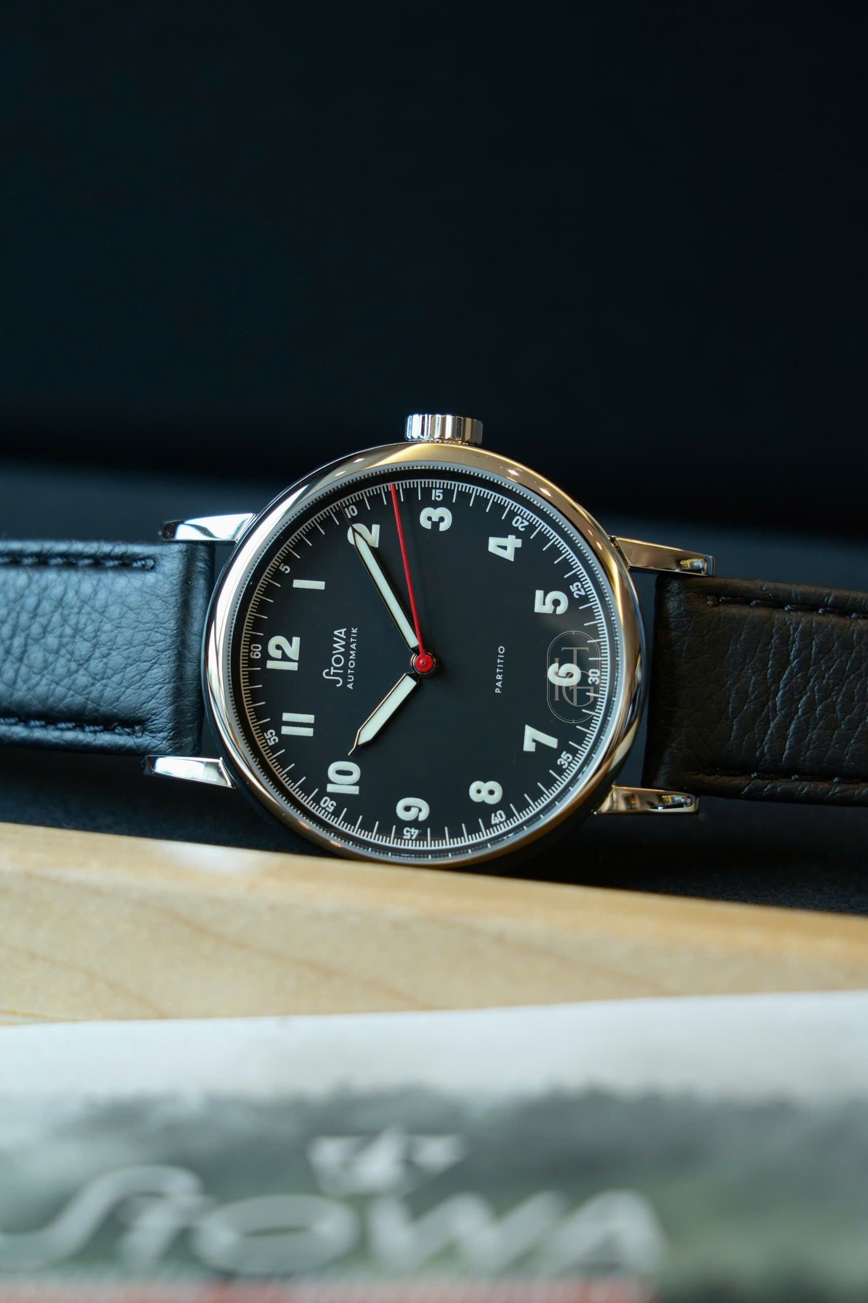 Đồng Hồ Stowa Partitio Classic - Black & Red Second